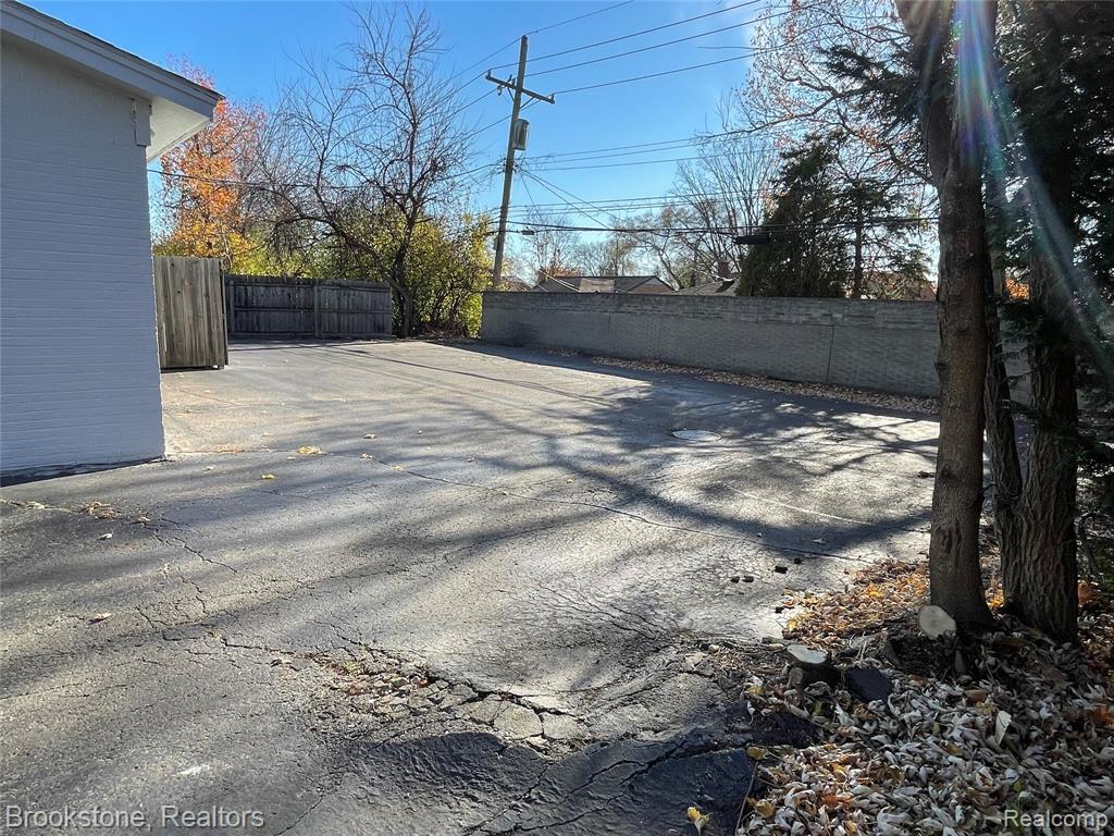 16983 W 10 Mile Road Property Photo 5