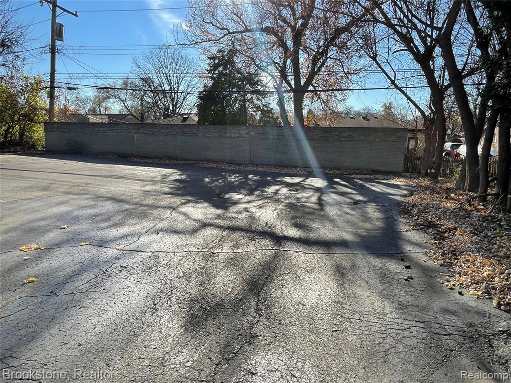 16983 W 10 Mile Road Property Photo 6