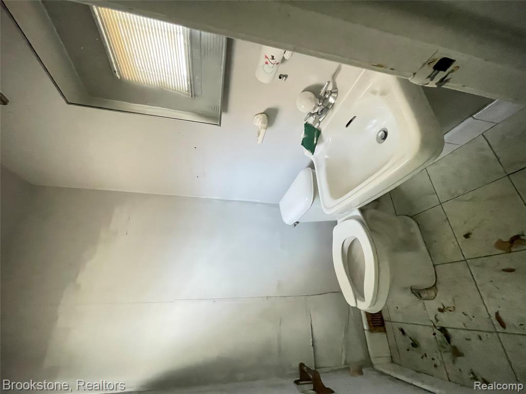 16983 W 10 Mile Road Property Photo 9