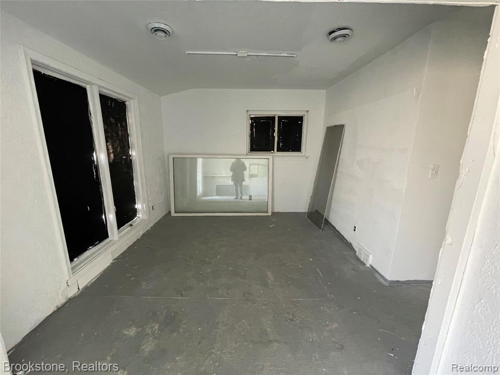 16983 W 10 Mile Road Property Photo 15