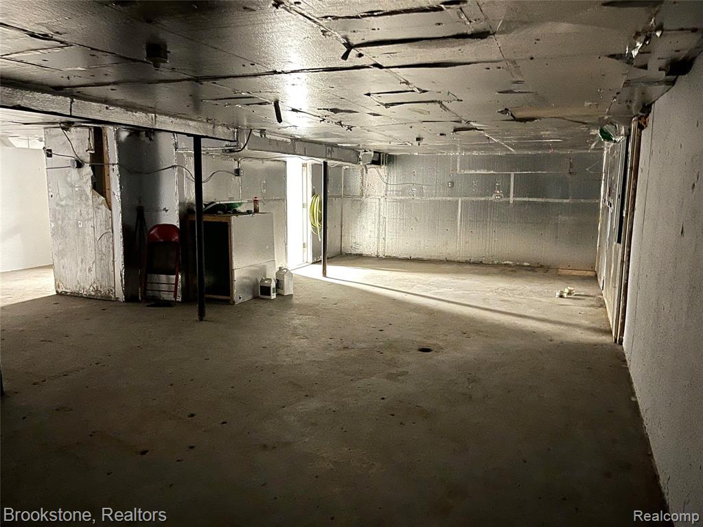 16983 W 10 Mile Road Property Photo 17
