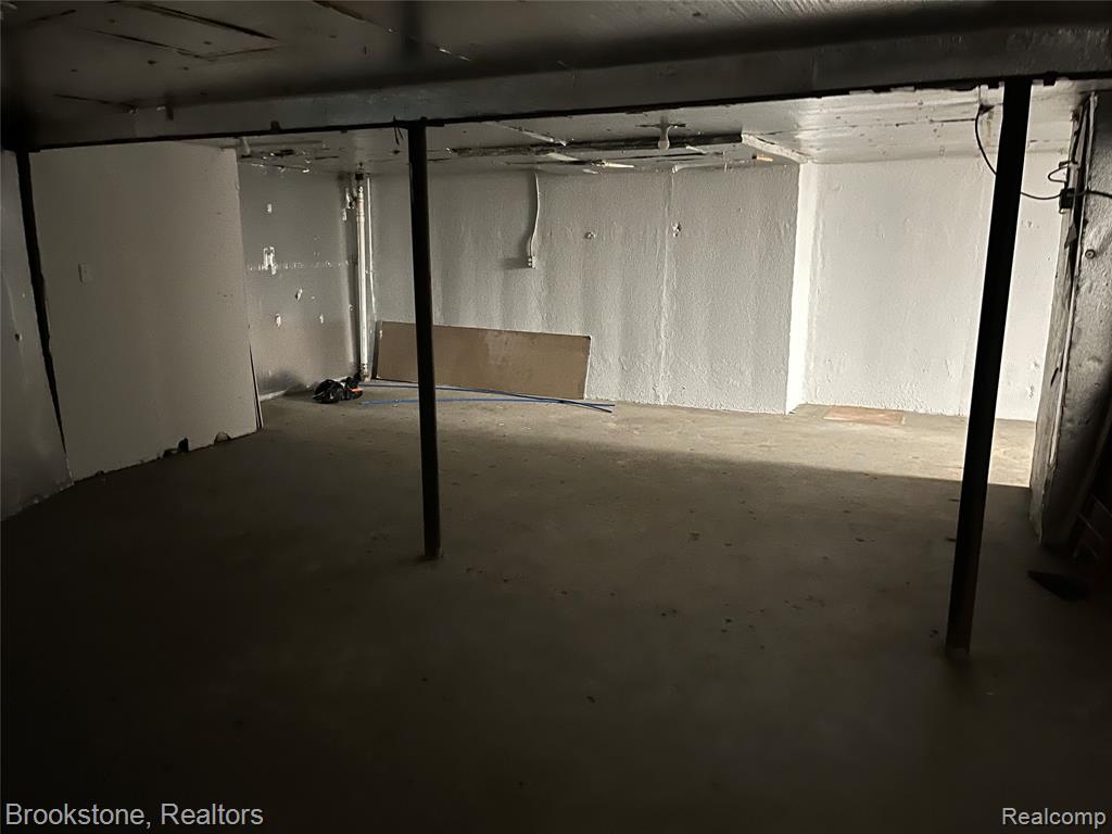 16983 W 10 Mile Road Property Photo 18
