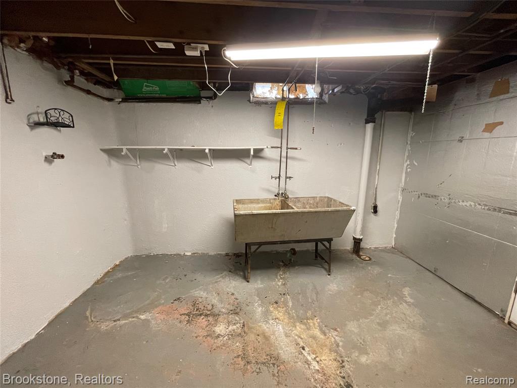 16983 W 10 Mile Road Property Photo 21