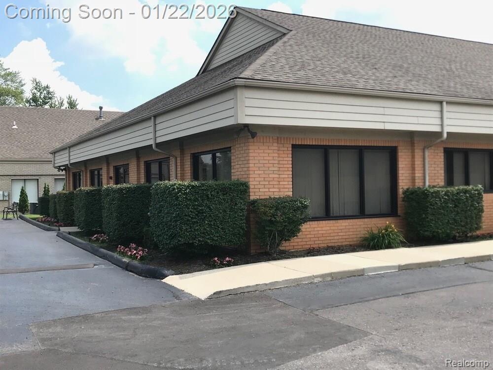 5757 W Maple Road Property Photo 3