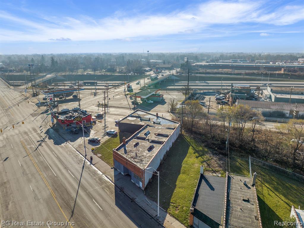 13633 Grand River Avenue Property Photo 7