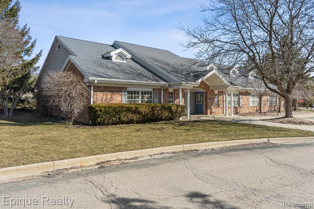 1425 S Graham Road Property Photo 2
