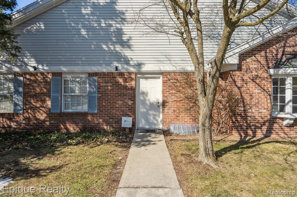 1425 S Graham Road Property Photo 4