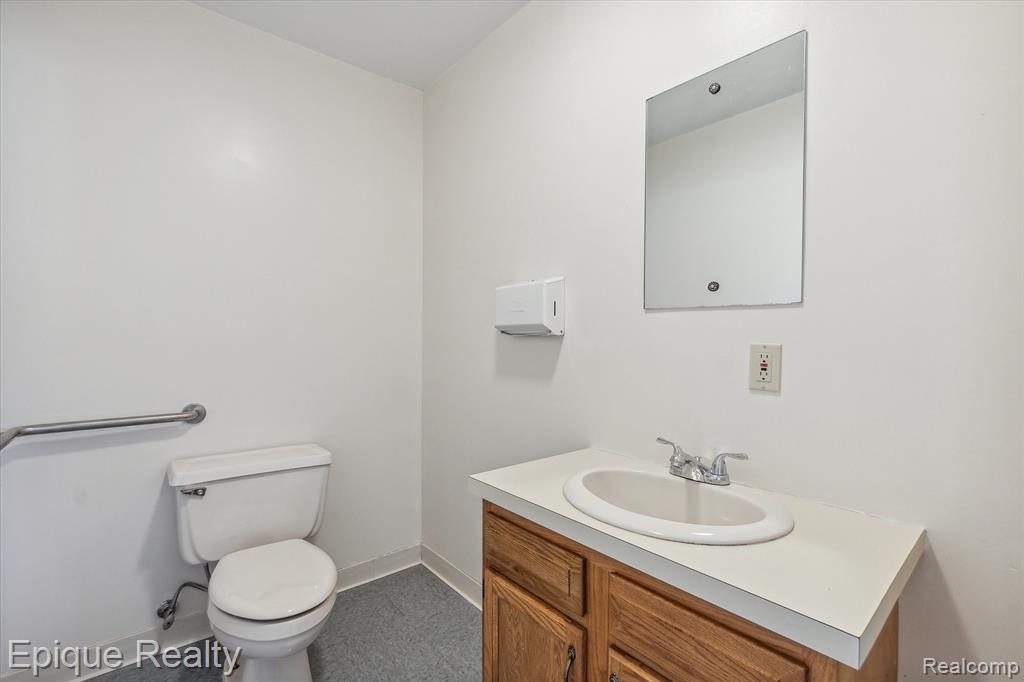 1425 S Graham Road Property Photo 16