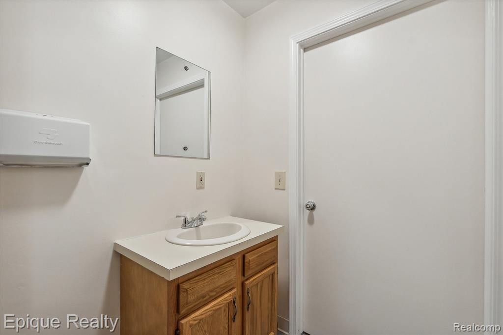 1425 S Graham Road Property Photo 17