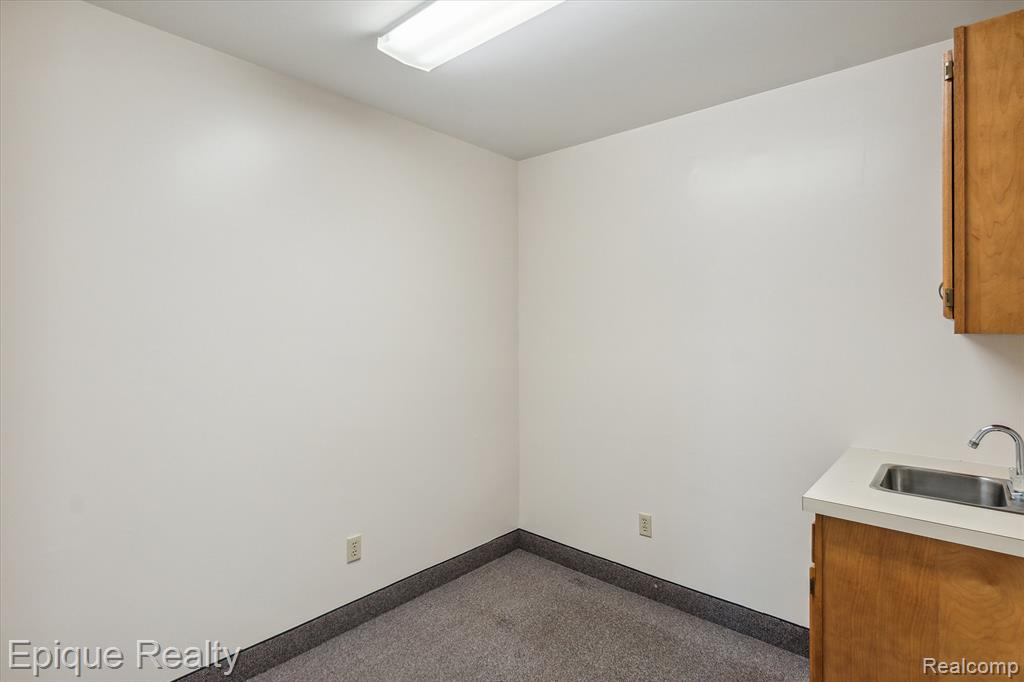 1425 S Graham Road Property Photo 18