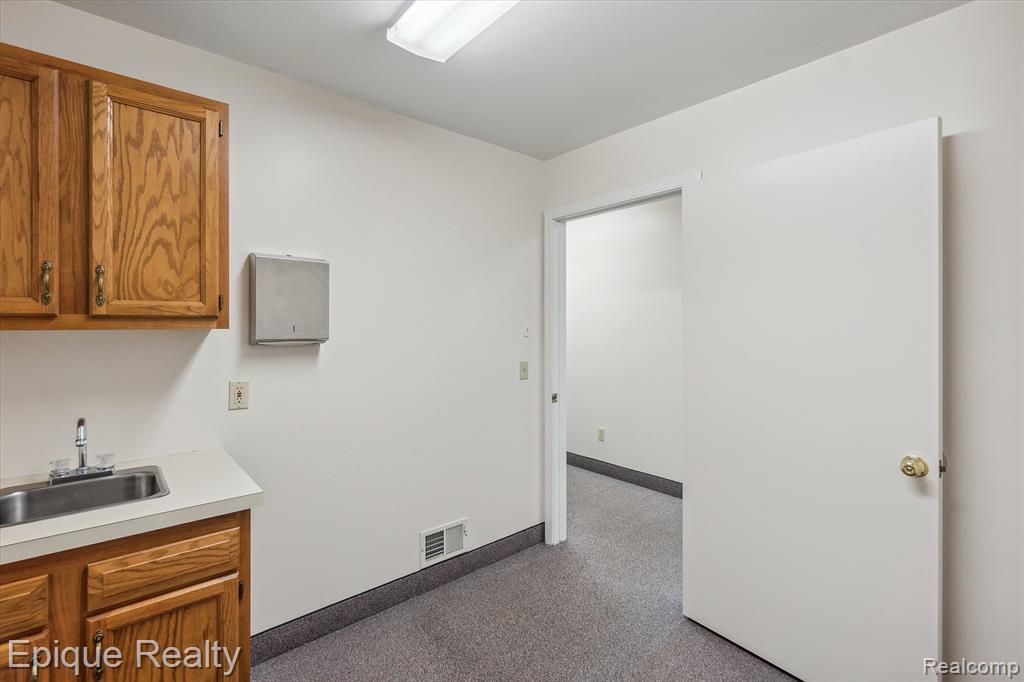 1425 S Graham Road Property Photo 20