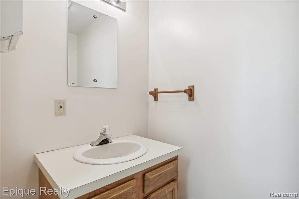 1425 S Graham Road Property Photo 21