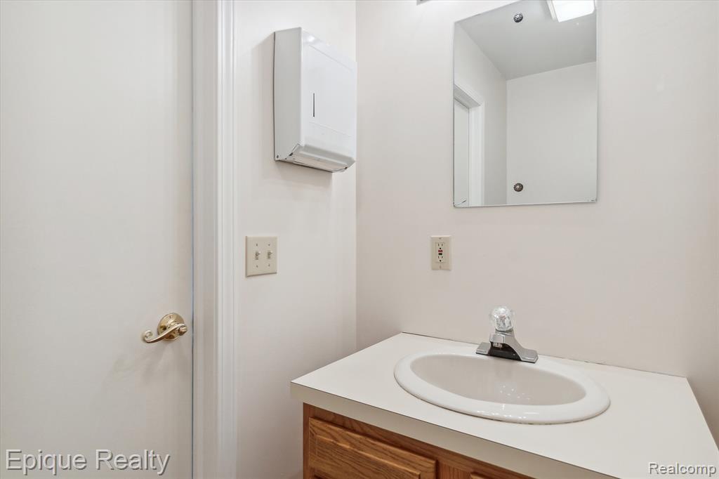 1425 S Graham Road Property Photo 22