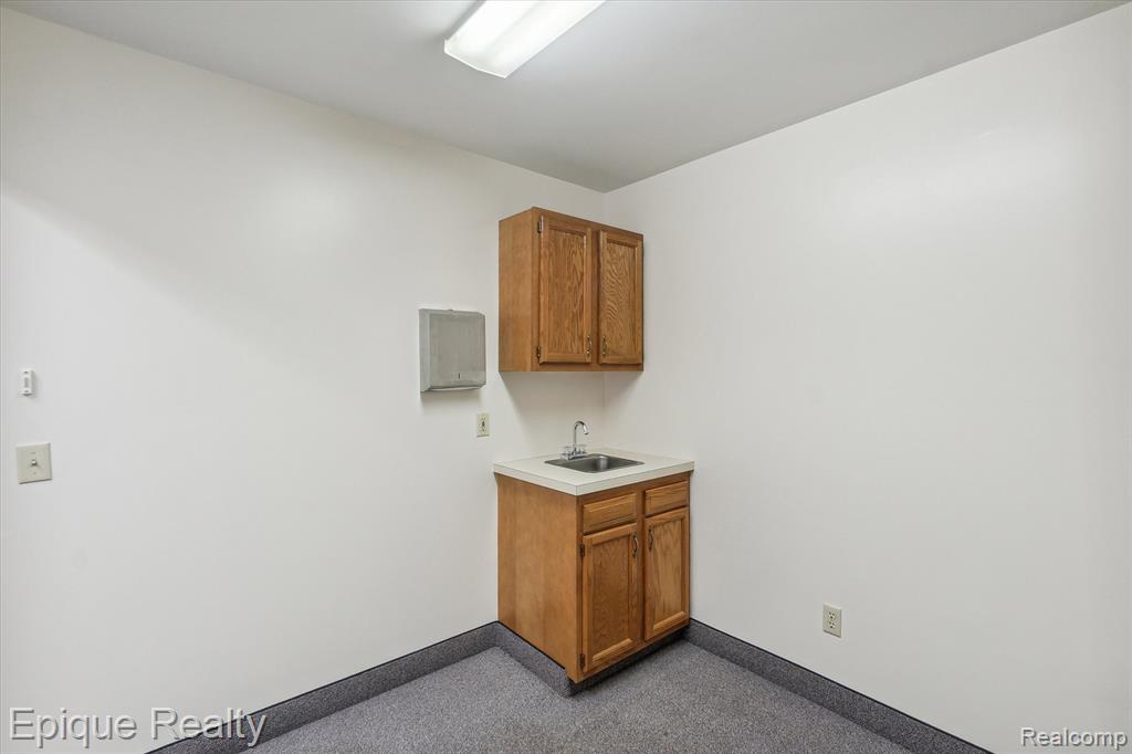 1425 S Graham Road Property Photo 24