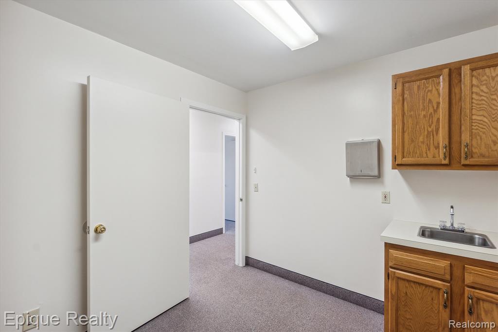 1425 S Graham Road Property Photo 25
