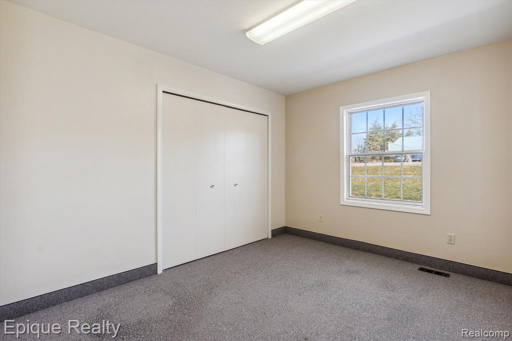 1425 S Graham Road Property Photo 26