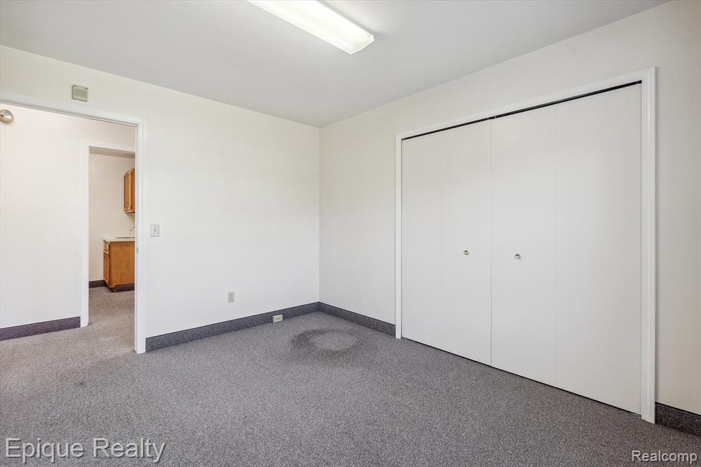 1425 S Graham Road Property Photo 27
