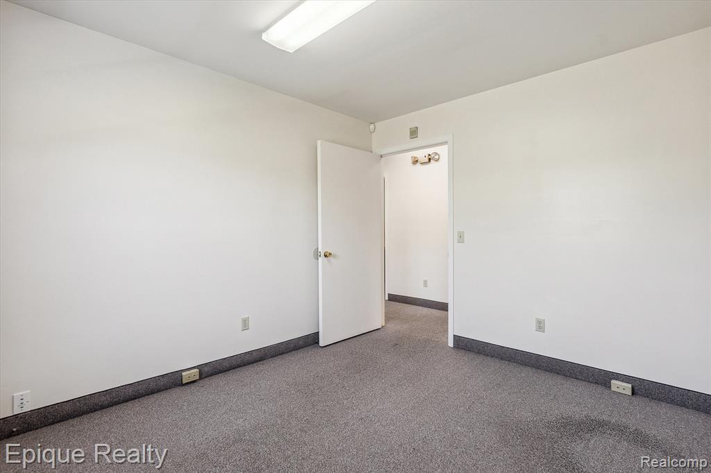 1425 S Graham Road Property Photo 28
