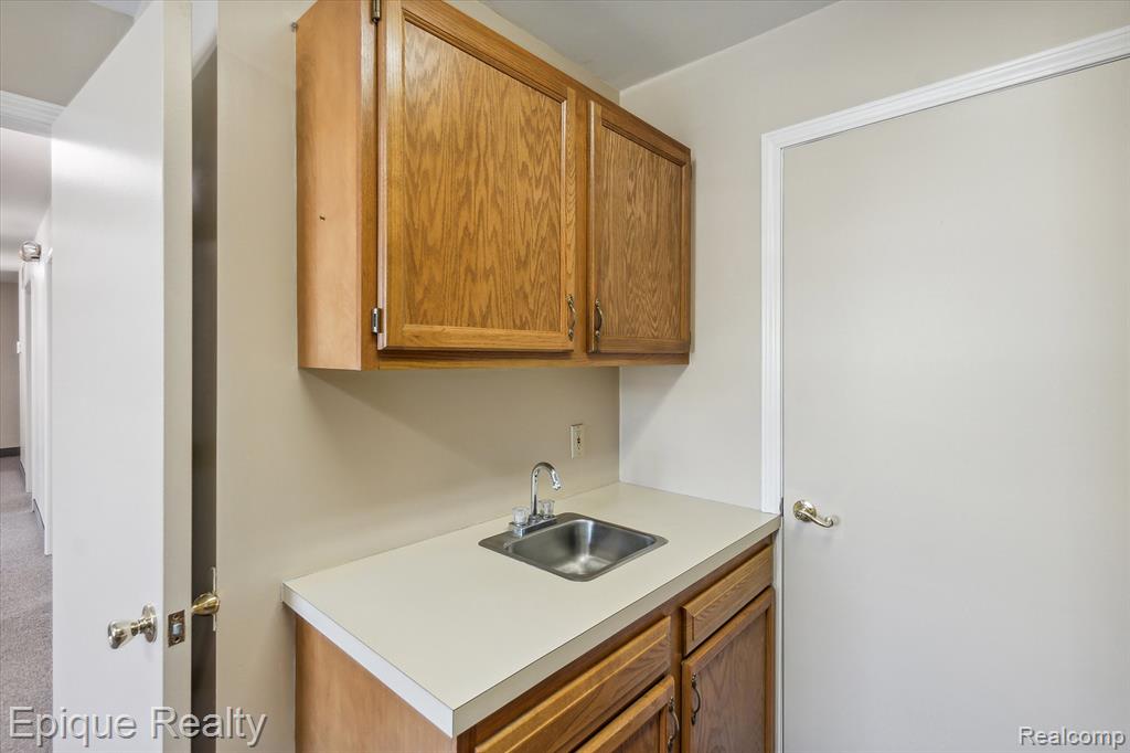 1425 S Graham Road Property Photo 30