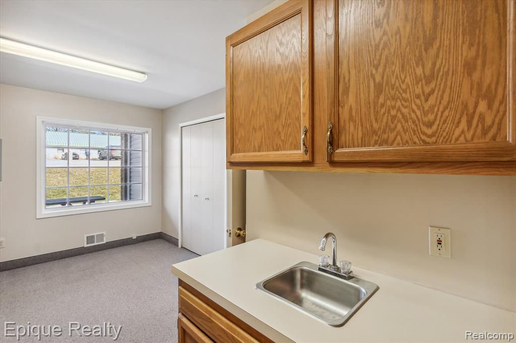 1425 S Graham Road Property Photo 31