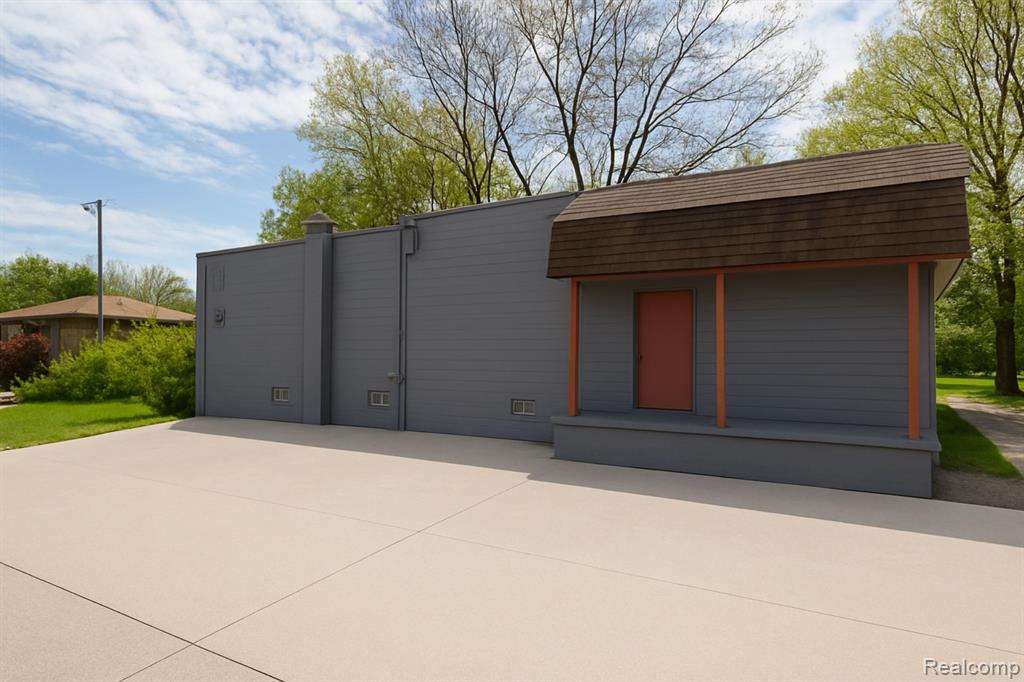 595 Orchard Lake Road Property Photo 1
