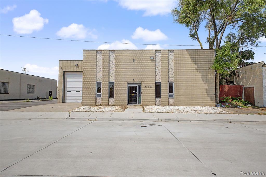 23201 Roseberry Avenue Property Photo 1