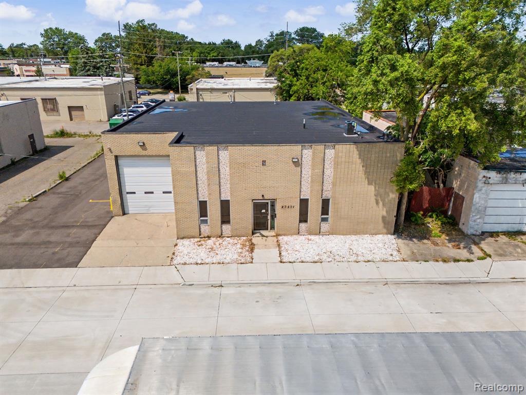 23201 Roseberry Avenue Property Photo 2