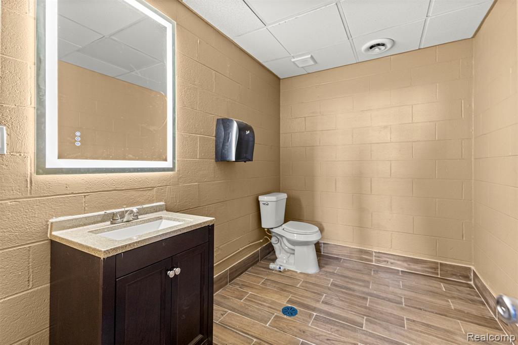 23201 Roseberry Avenue Property Photo 19