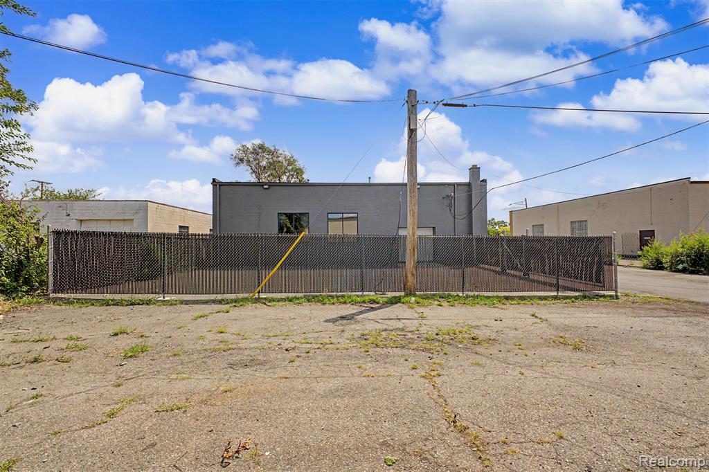 23201 Roseberry Avenue Property Photo 37