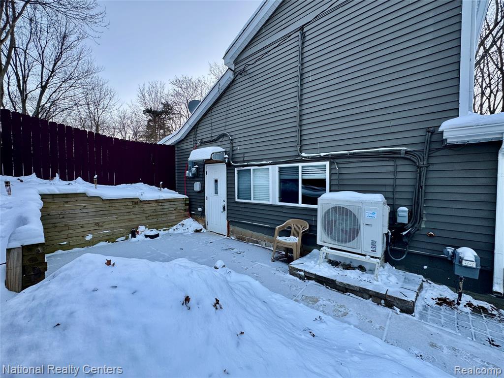 6219 Waterfront Drive Property Photo 1