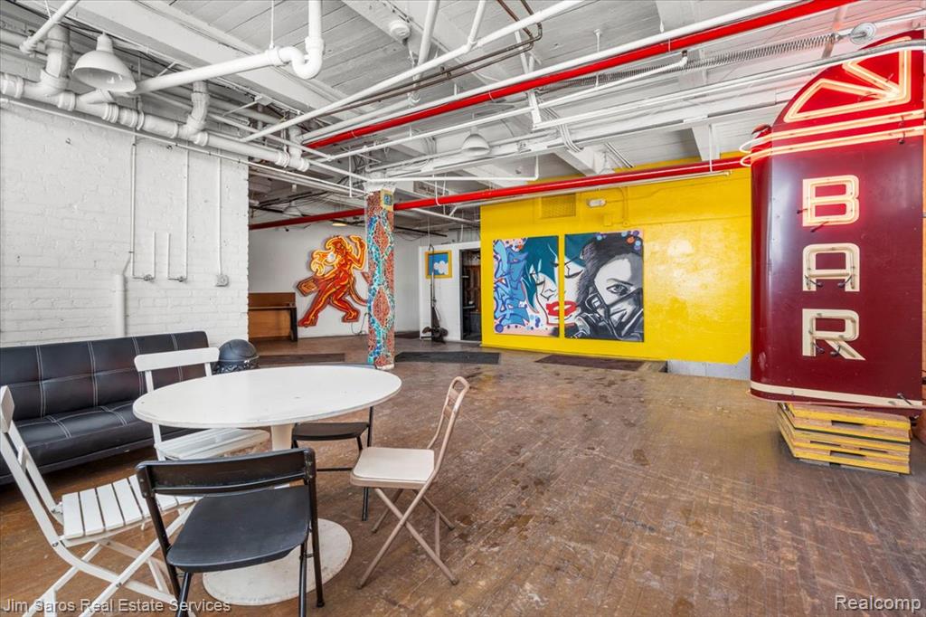 2000 Brooklyn Street Property Photo 3