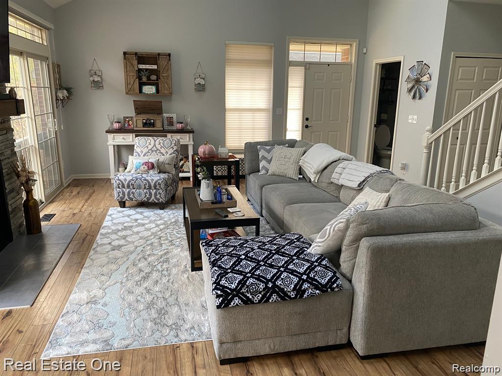 7305 Gateway Drive Property Photo 6