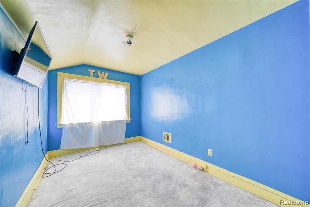 15509 Holmur Street Property Photo 4