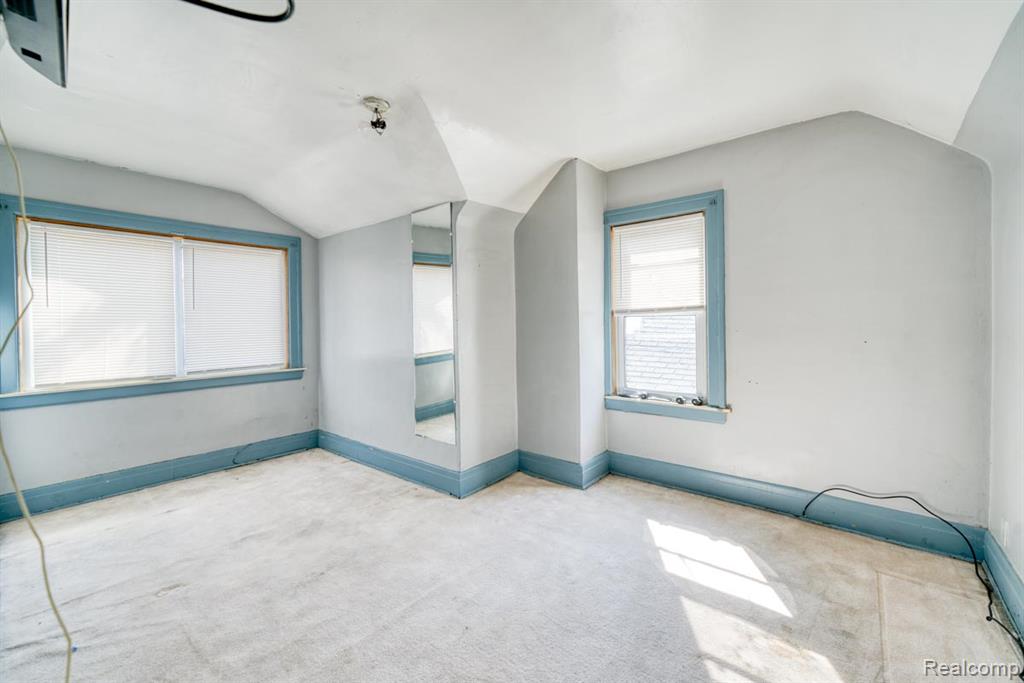 15509 Holmur Street Property Photo 8