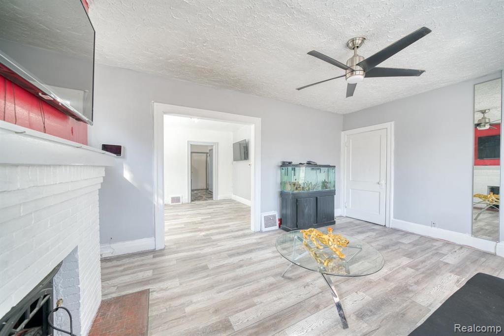 15509 Holmur Street Property Photo 13