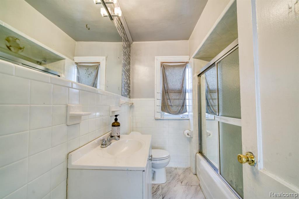 15509 Holmur Street Property Photo 19