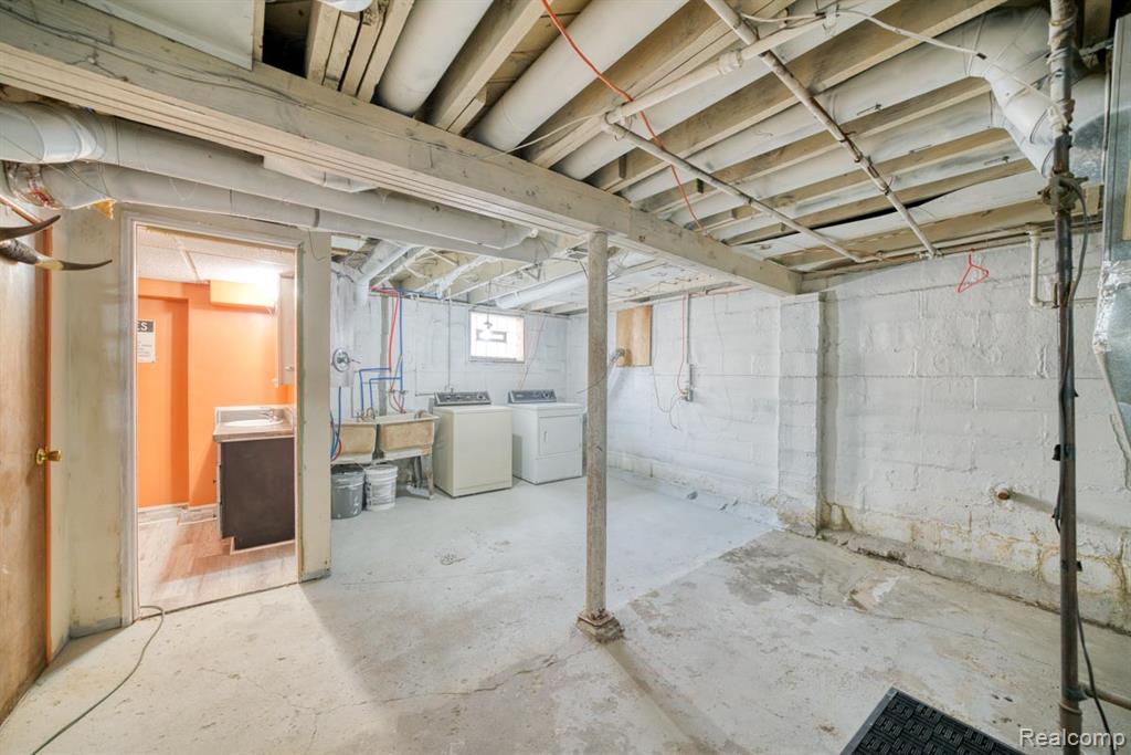 15509 Holmur Street Property Photo 26