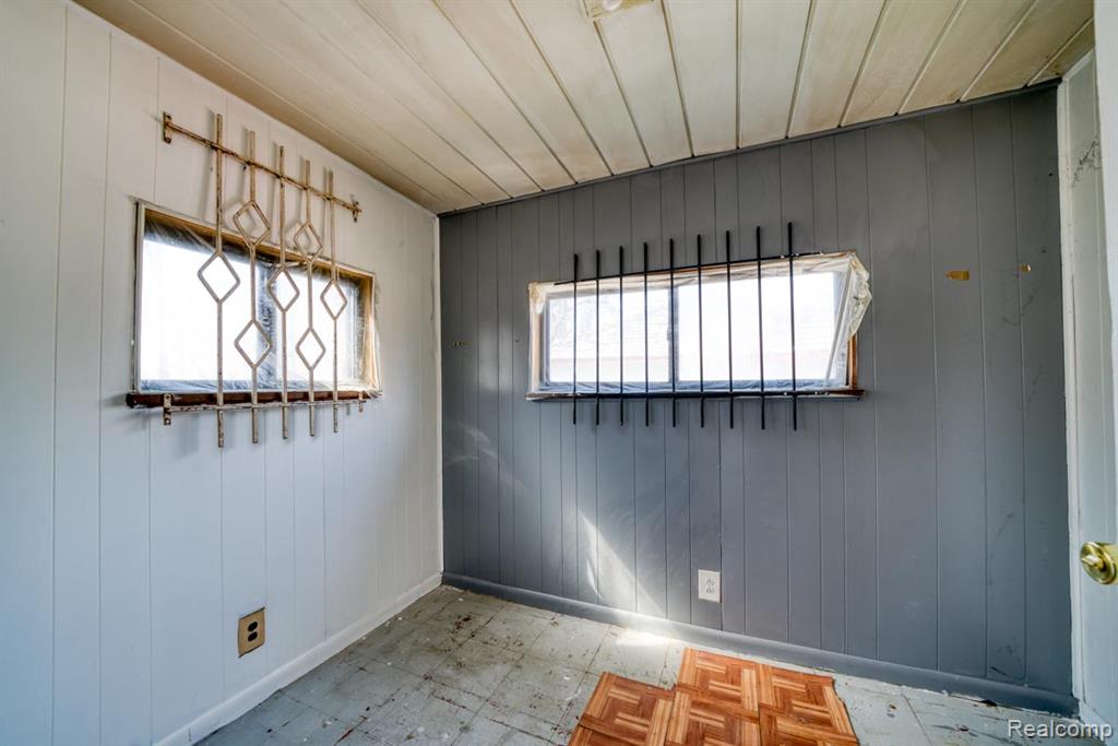 15509 Holmur Street Property Photo 27