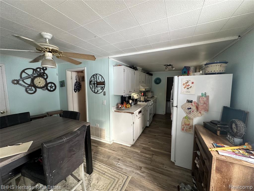126 W Mason Property Photo 3