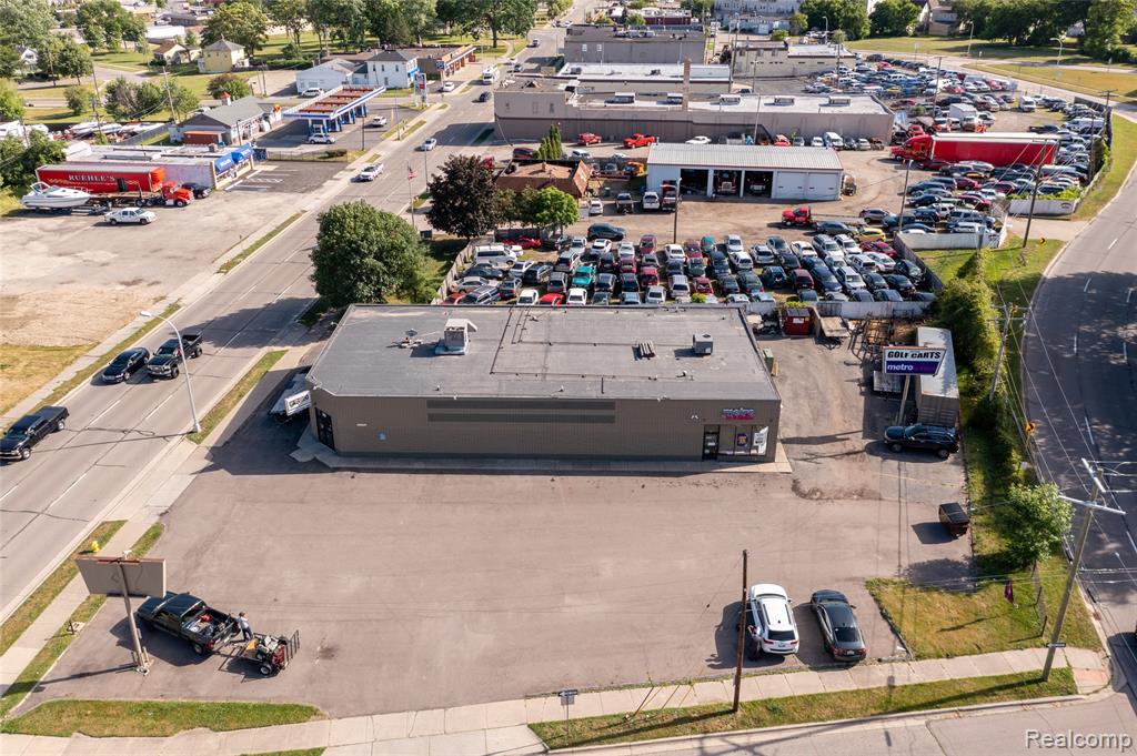 209 Northbound Gratiot Avenue Property Photo 1