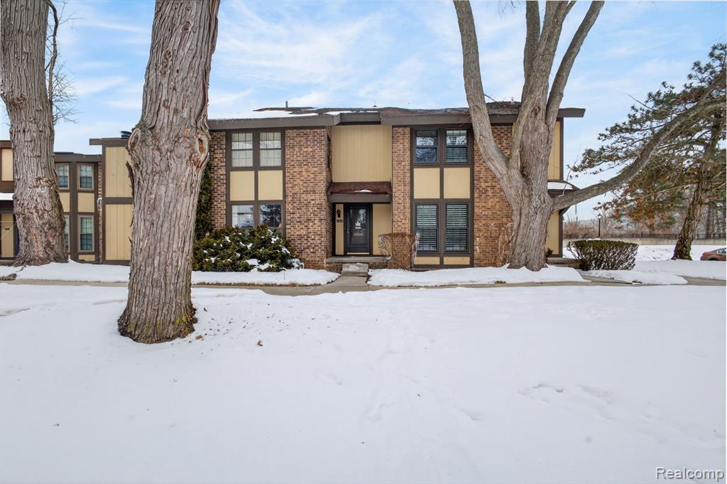 24900 Glenbrooke Drive Property Photo 1