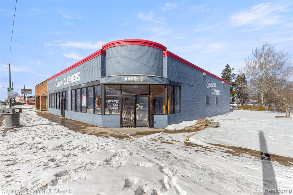 16300 W 7 Mile Road Property Photo 1