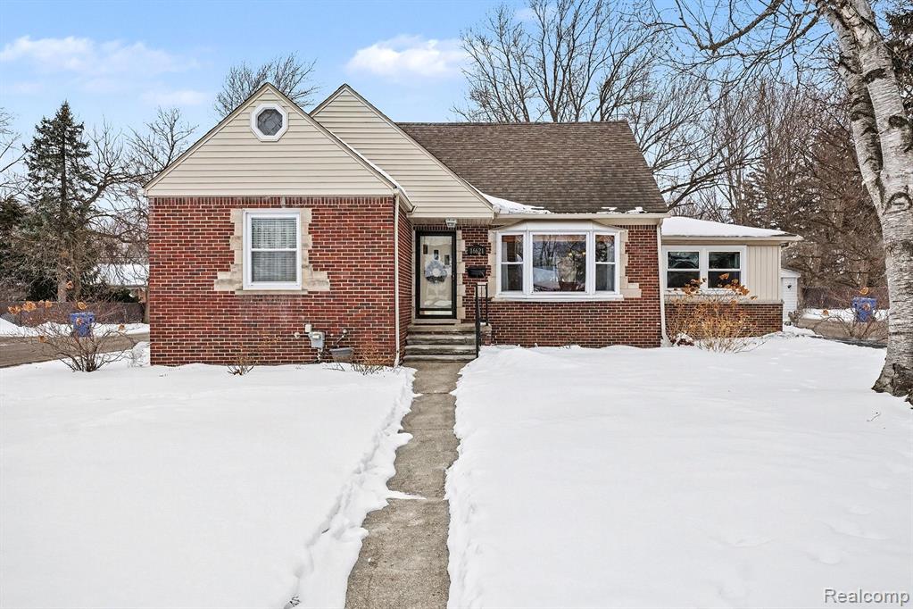 16621 Admiral Property Photo 1
