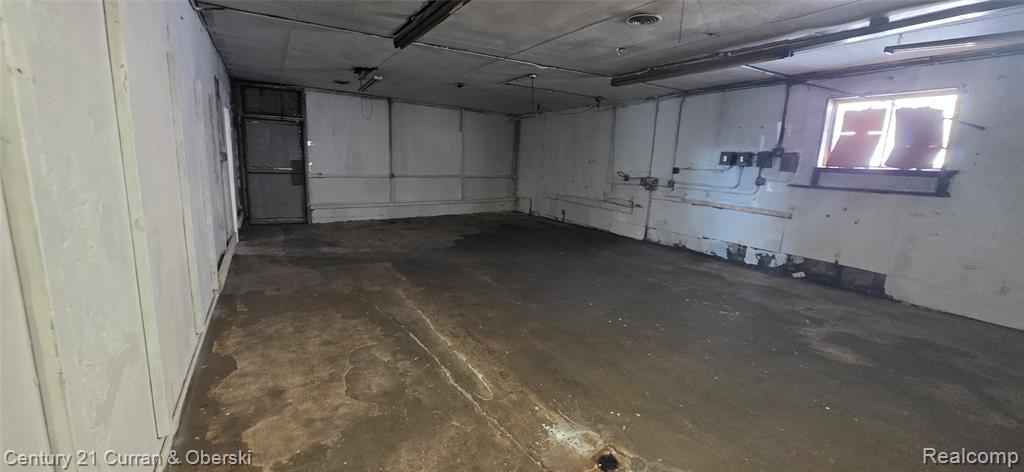 15282 Middlebelt Road Property Photo 9