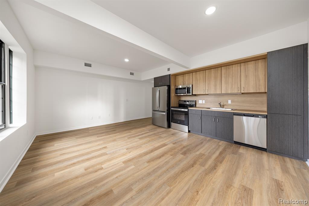 100 Seward Street Property Photo 11