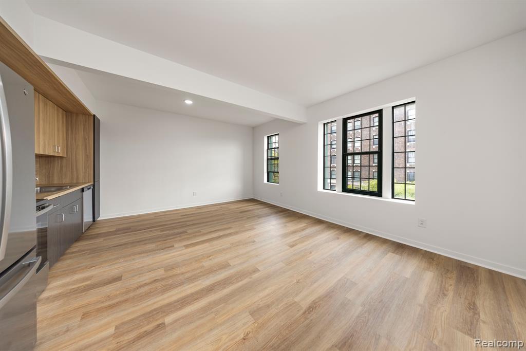 100 Seward Street Property Photo 12