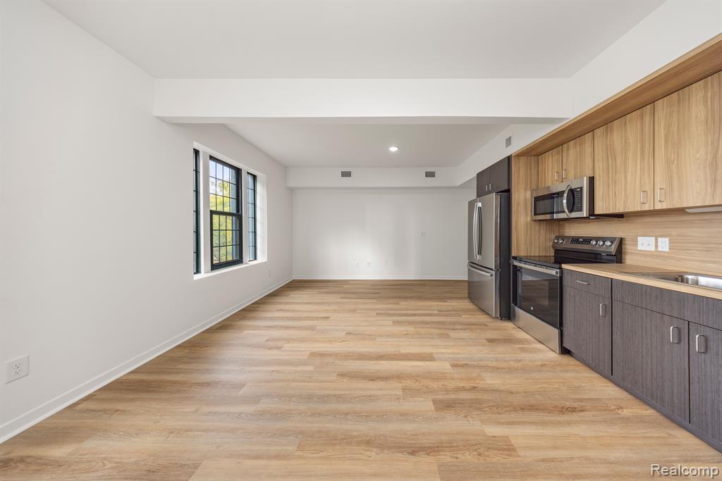 100 Seward Street Property Photo 13