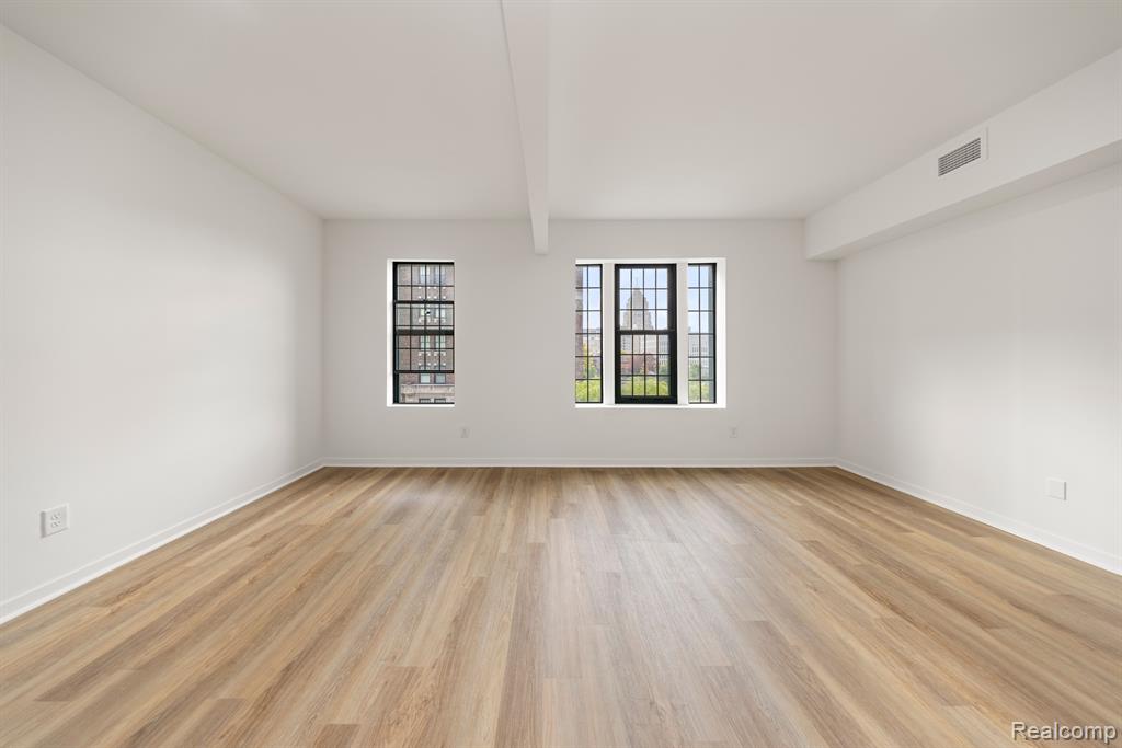 100 Seward Street Property Photo 14