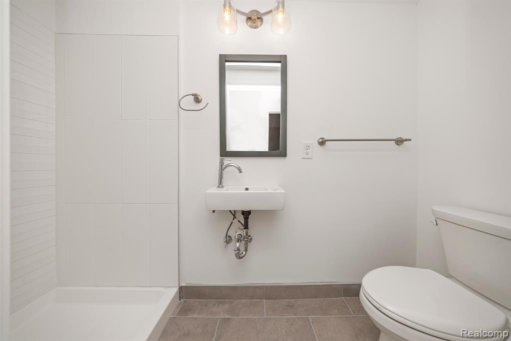 100 Seward Street Property Photo 15