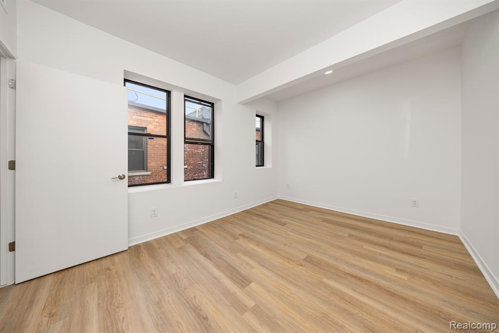 100 Seward Street Property Photo 17